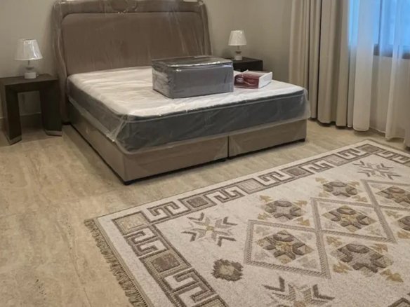 للايجار شقة مؤثثه 3 غرف بالحمرا الخبر