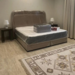للايجار شقة مؤثثه 3 غرف بالحمرا الخبر